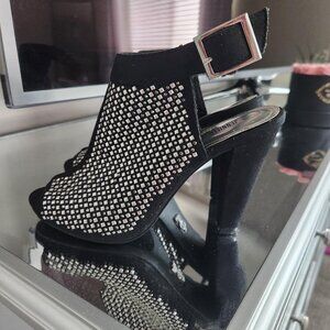 Jennifer Lopez Sasha Studded Heel - Size 6.5M